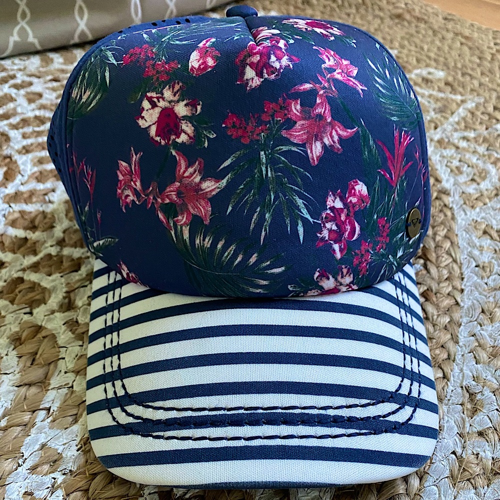Roxy floral & stripes cap EUC, blue & pink, size OS